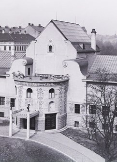 110 let kolem Domu umění- Brno -Dům Umění Města Brna, Malinovského náměstí 2, Brno