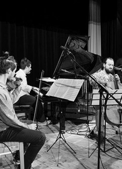 CrossOver Quartet feat. Olicía (CZ/D)- koncert v Praze -Kaštan - Scéna Unijazzu , Bělohorská 150, Praha CrossOver Quartet feat. Olicía (CZ/D)- koncert v Praze -Kaštan - Scéna Unijazzu , Bělohorská 150, Praha