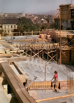 Sochařky a architektky- Brno -Dům Umění Města Brna, Malinovského náměstí 2, Brno