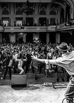 Electro Swing River