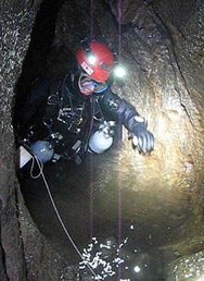 Objevování nových jeskynních systémů Rumunska