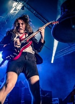 AC/DC Czech revival