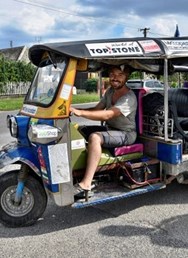 Tuktukem z Thajska na Moravu s Tomíkem na Cestách / Lipník