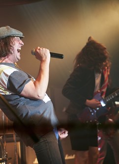 AC/DC Czech revival