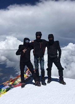 Elbrus na vlastnú päsť / Adam Orság