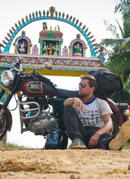 Plnotučný low cost zážitek Indií na motorce (Vašek Torčík)