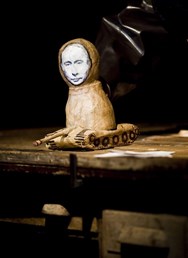 Divadlo Líšeň: Putin lyžuje