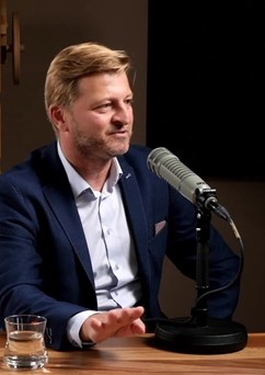 Marek Hatlapatka, moderuje Radovan Vávra