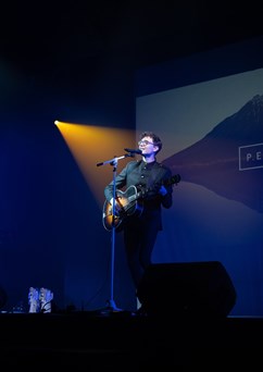 P.E.T.R a hosté – Sváteční akustický koncert