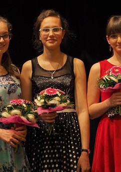 Mikulecká - housle, Špičáková - flétna, Plocková - klavír