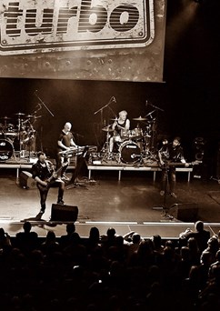Dvojkoncert legend: Turbo a Kern