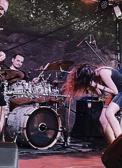 Undercover - Alanis Morissette tribute band