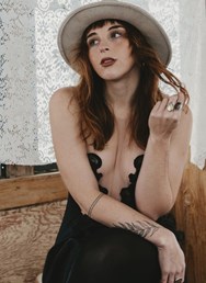 Kendall Lujan (USA), folk