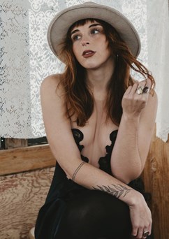 Kendall Lujan (USA), folk