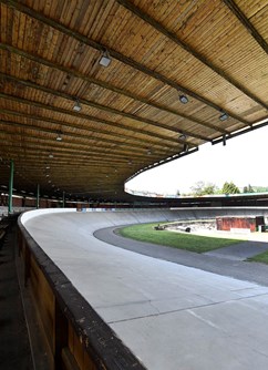 Velodrom TJ Favorit − komentovaná prohlídka