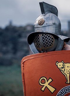Medokvas s gladiátory a koncertem