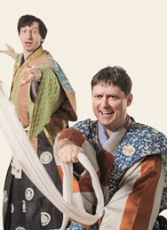 Samurajská komedie na nádvoří