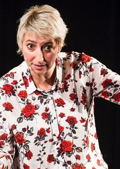 ONE HUMAN SHOW SIMONY BABČÁKOVÉ aneb život, vesmír a vůbec.