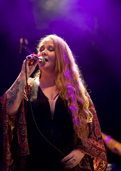Layla Zoe  „Into the blue“ tour 2024