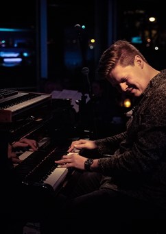 Daniel Bulatkin Trio // Ponava