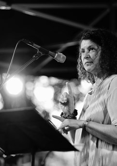 Iva Bittová a Dunaj - „Ivanka pri Dunaji"