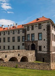 Devadesátky na zámku Nelahozeves