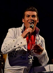 Silvestr na Prygl baru s kapelou Another Way a Elvis Presley