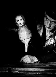 DIVADLO LÍŠEŇ ''Putin Lyžuje'' - hra o zrození vraha