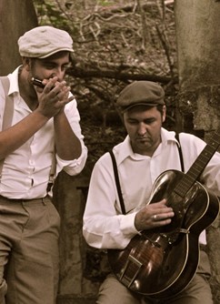 The Suitcase Brothers  (ESP)