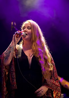 Layla Zoe (CAN, NL)  „Into The Blue“ Tour