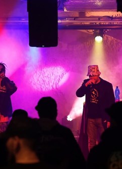 Pio Squad a hosté v Dirty Family