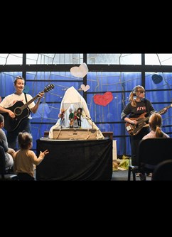 Loutky v nemocnici - Dívčí válka (Premiéra!)