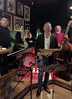 SHORT BREAK // PONAVA