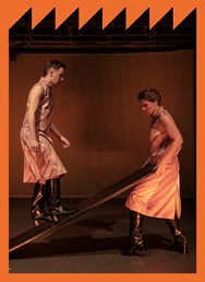 Som iba prízrak, niečia emotívna spomienka na život.