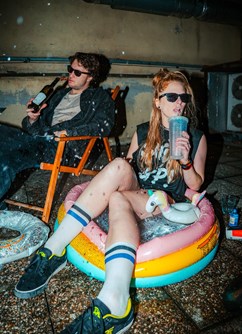 Janet A a Sloth v Hoodbaru