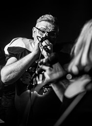 Ať se snaží ona, Karel Škrabal, Nela Bártová...