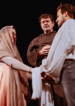 Divadelní představení ROMEO a JULIE na zámku Lnáře