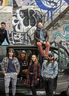 Dumai Dunai (CAN), Circus Problem,  Pole