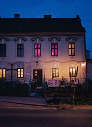 9 let Kafary: DOHOR, buchty / nouze, Water is the Sun, Oměj