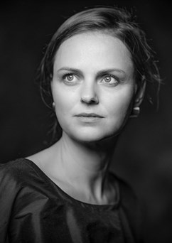 Bára Zmeková | Ronley Teper's Lipliners (CA/CZ)