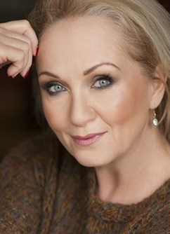 Bára Basiková s kapelou