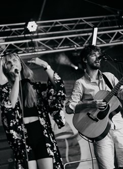 LENKA V DAVU | monjur