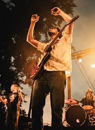 THE FREAKY BUDS (Francie)