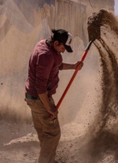 Jeden svět 2026 | Pátek | Elon Musk a závod o lithium