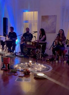 Na vlnách zpěvu a tance s léčivými písněmi