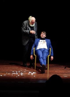 KANDIDÁT | divadelní studio Viktorka