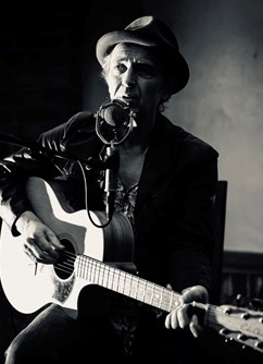 ArtCafé: Paul Batto Trio (SLO/CH/CZ)