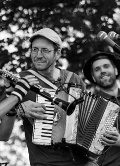 HUSO s kapeló // Ponava