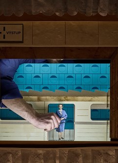 PREFABY: Soudružky s kroužky