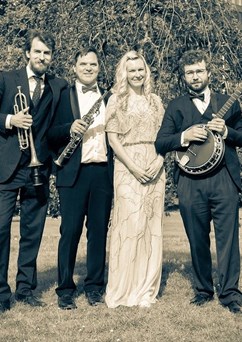 Otevření střechy Jazz Docku: Roaring Wild Cats